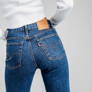 NWOT Levi’s Wedgie Straight Jean- Medium Dark Wash